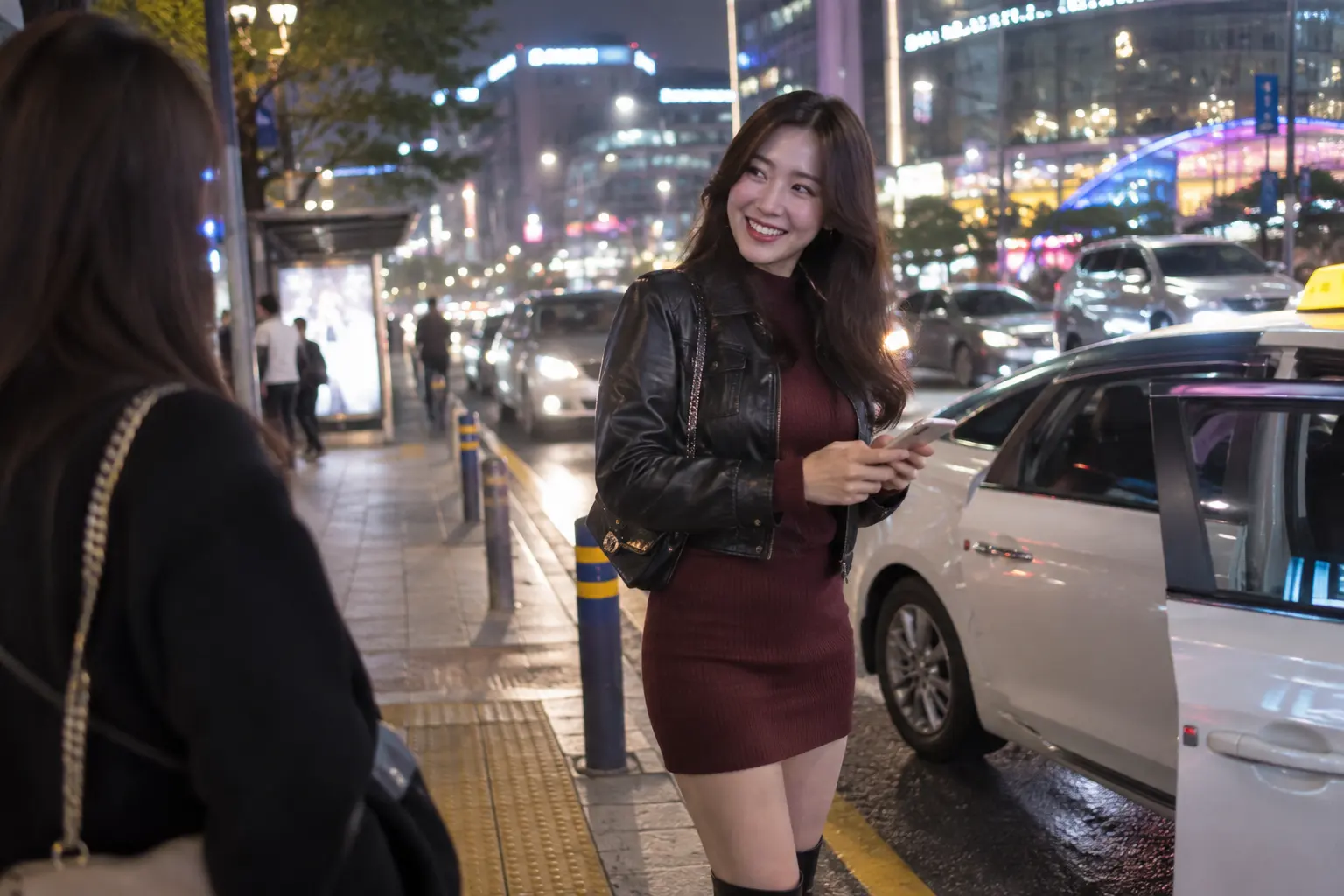 대전 유성 택시 승차 지점에서 기다리는 성인 여성