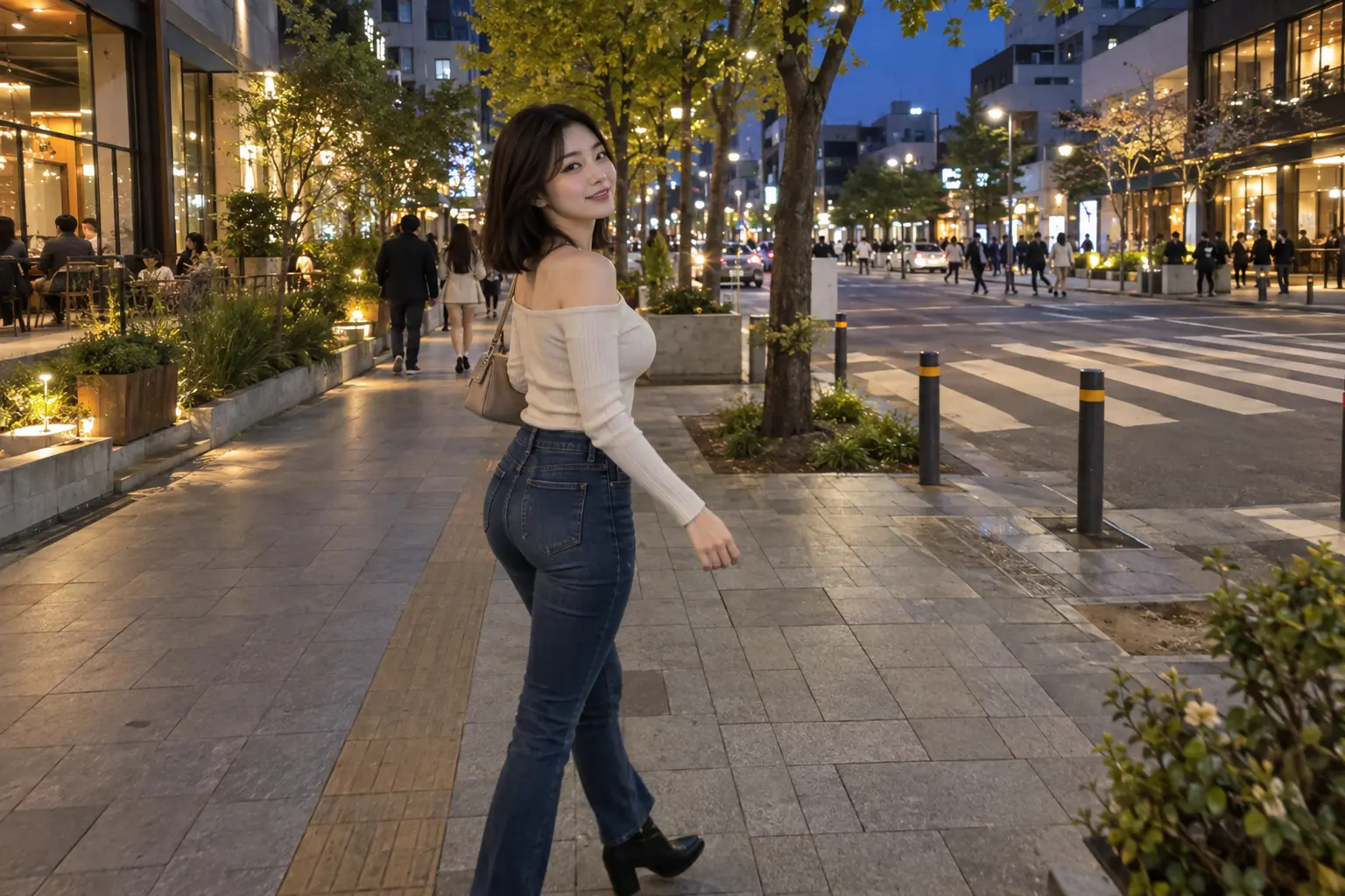 대전 유성 봉명동 거리에서 걷는 성인 여성